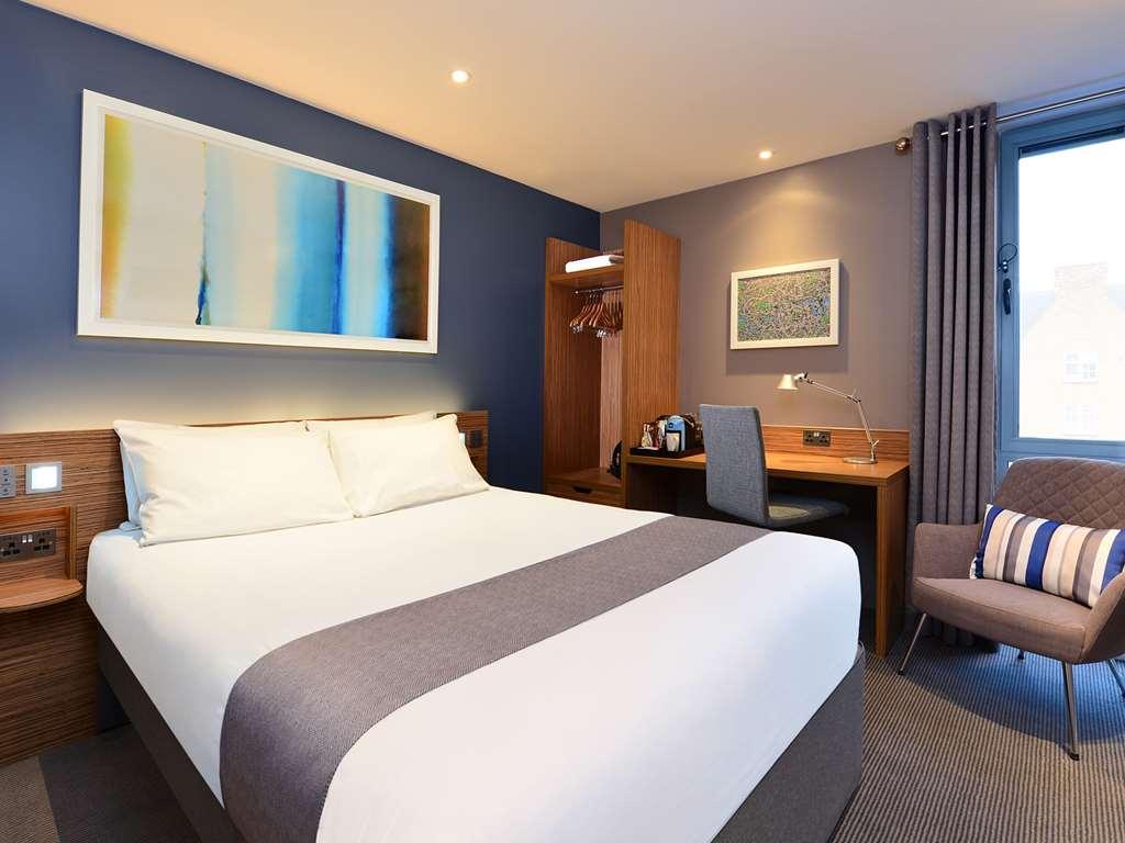 Travelodge London Ealing Oda fotoğraf