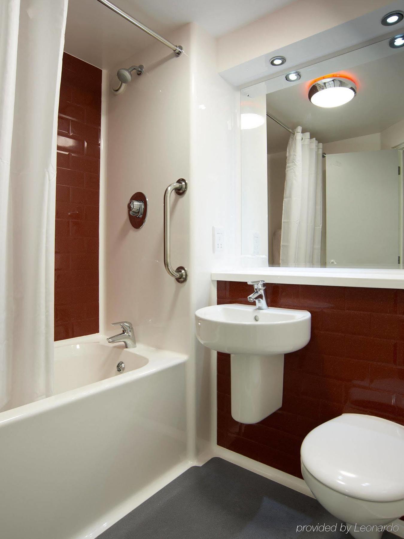 Travelodge London Ealing Dış mekan fotoğraf